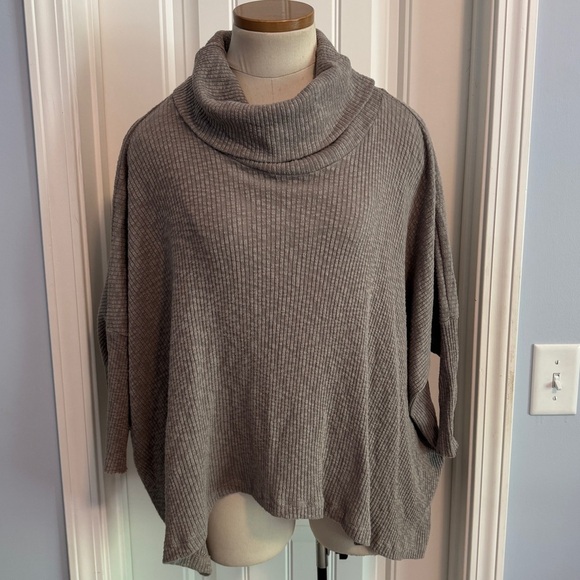 Free People Beach Small World Traveler Open Back Oversized Top ~ Boho Boxy - Picture 1 of 7